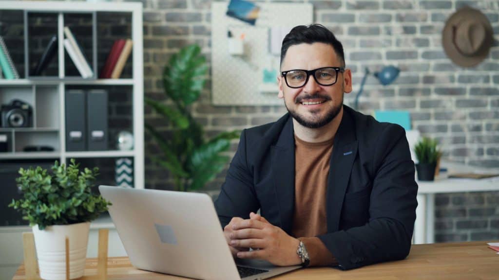 RH analysant le ROI d’un programme de coaching en entreprise